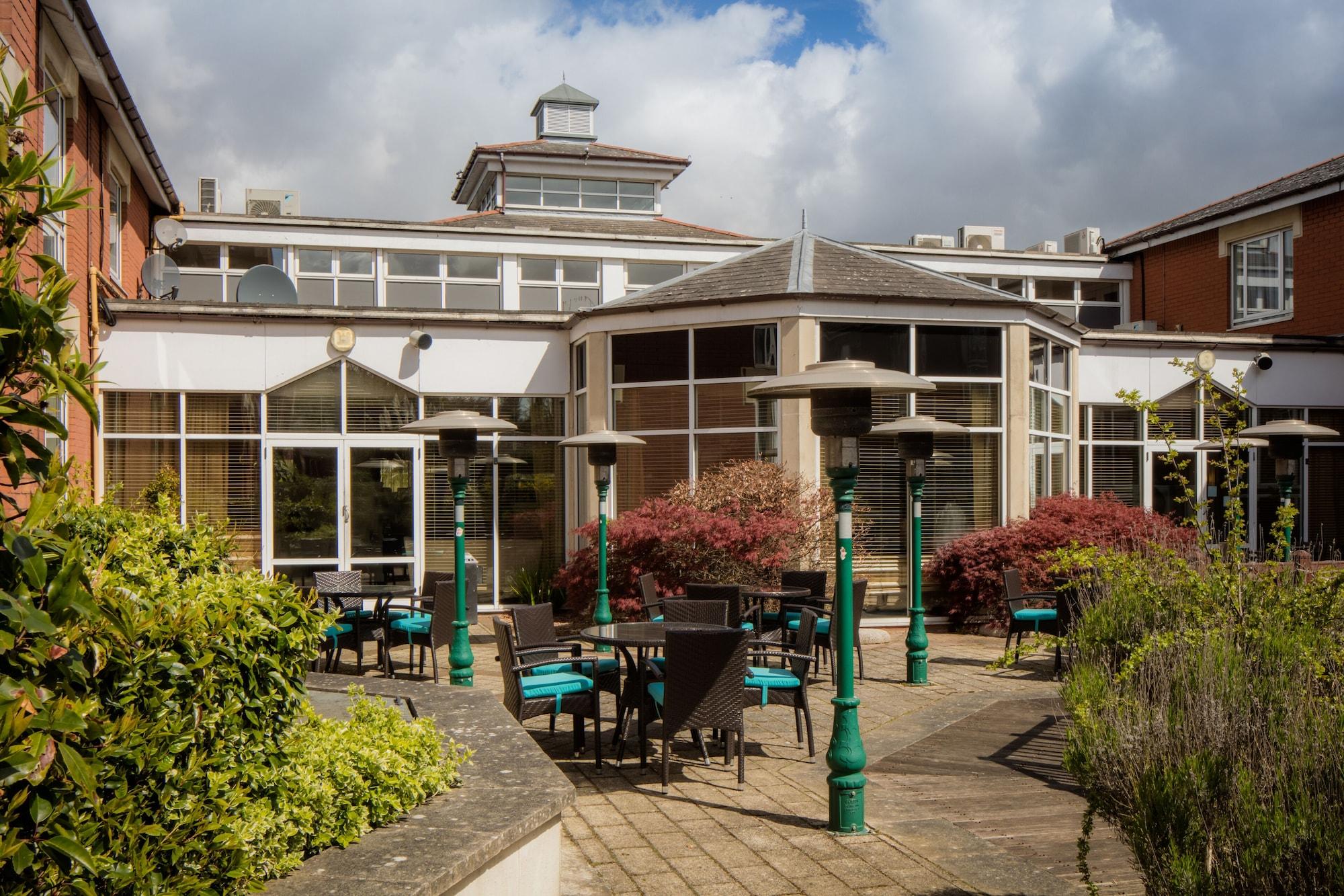 Hilton Northampton Hotel Exterior foto
