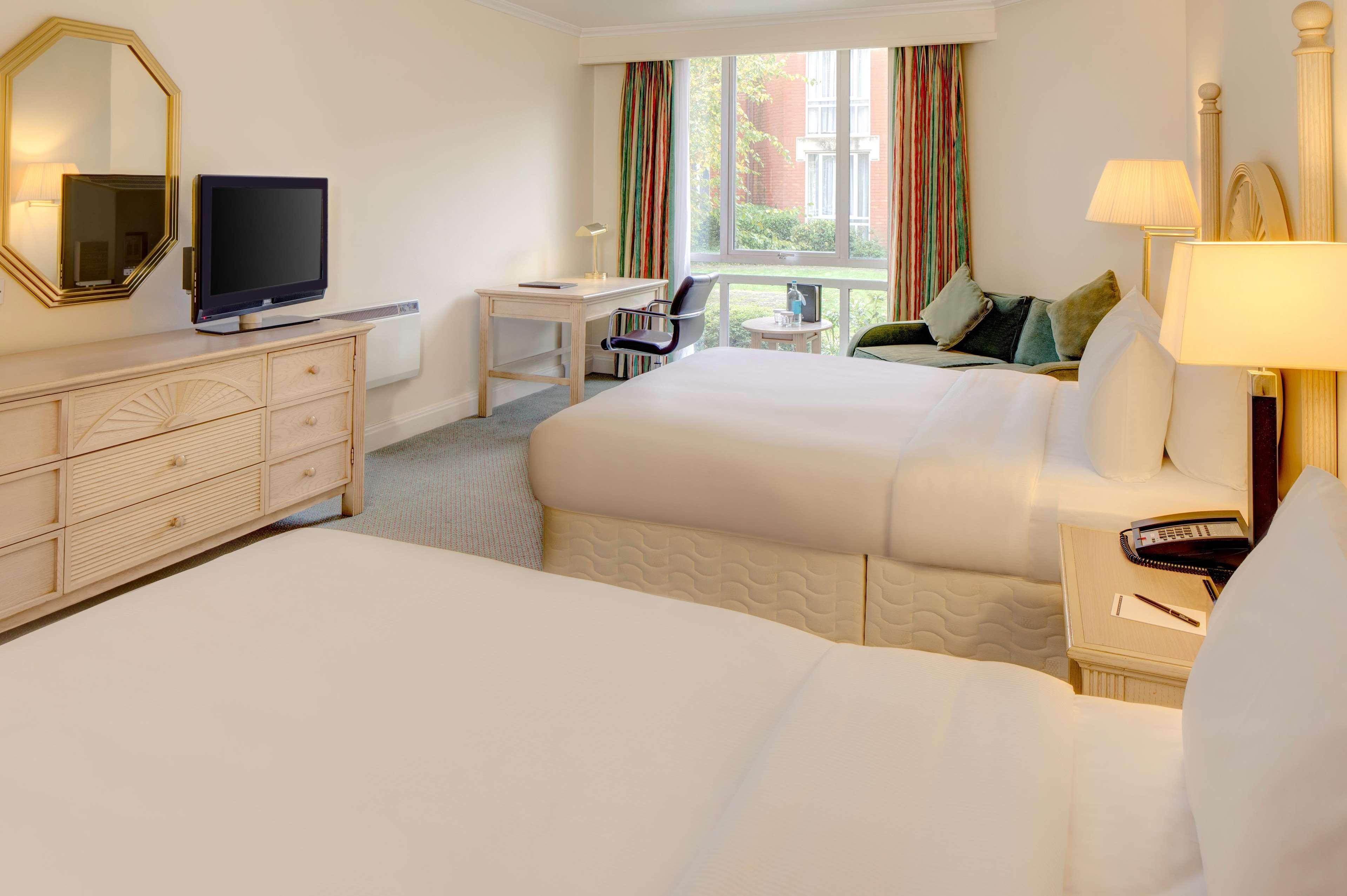Hilton Northampton Hotel Exterior foto