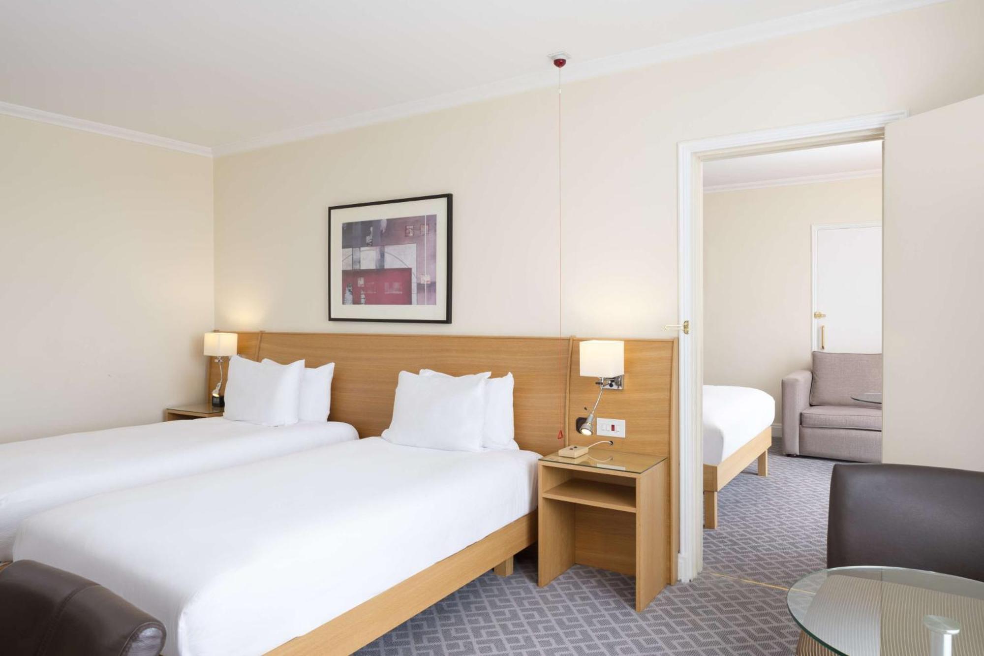 Hilton Northampton Hotel Exterior foto