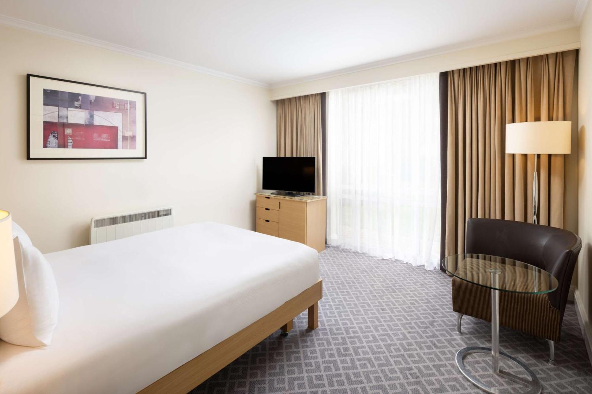 Hilton Northampton Hotel Exterior foto