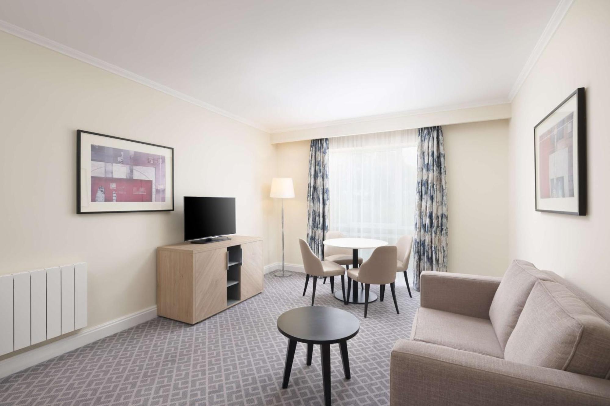Hilton Northampton Hotel Exterior foto