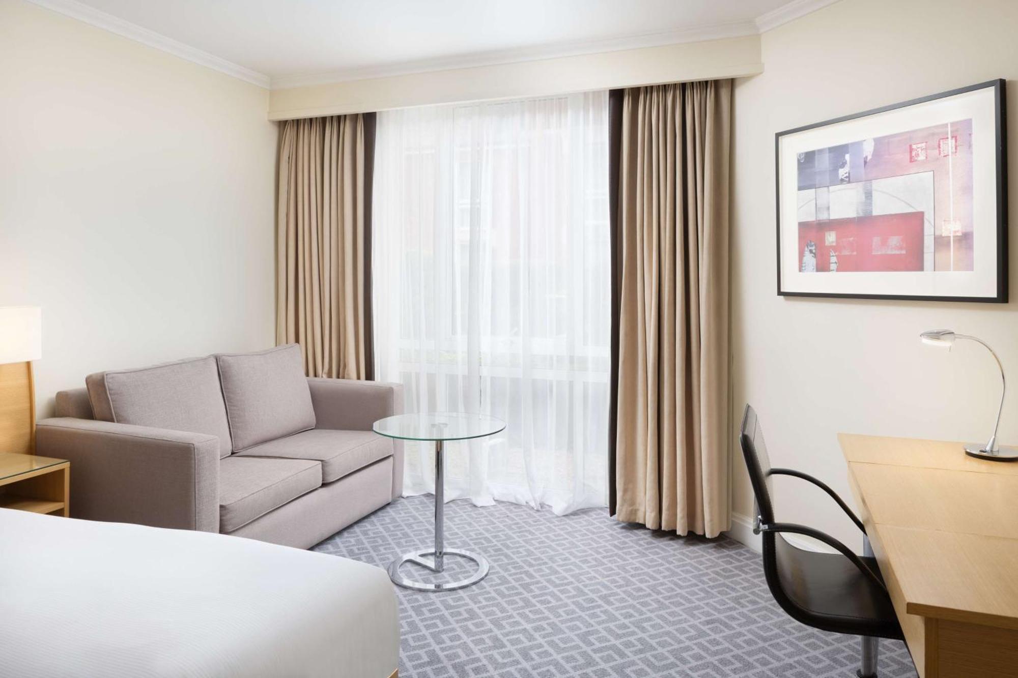 Hilton Northampton Hotel Exterior foto