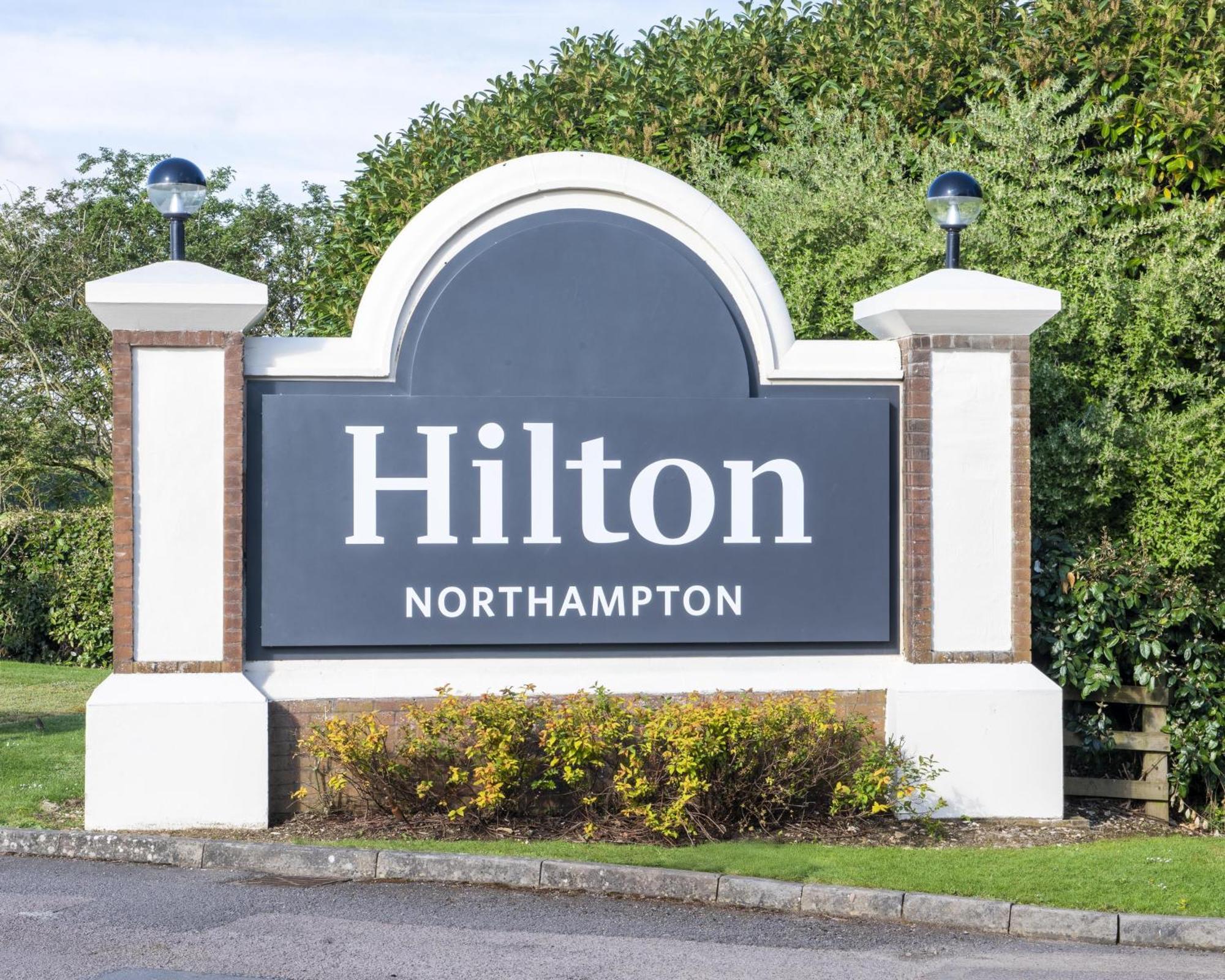 Hilton Northampton Hotel Exterior foto